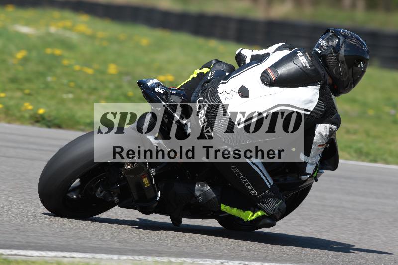 /Archiv-2022/07 16.04.2022 Speer Racing ADR/Gruppe gelb/backside